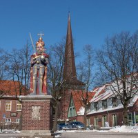 Wedel - Stadt mit frischem Wind: Der Roland,  das Wahrzeichen